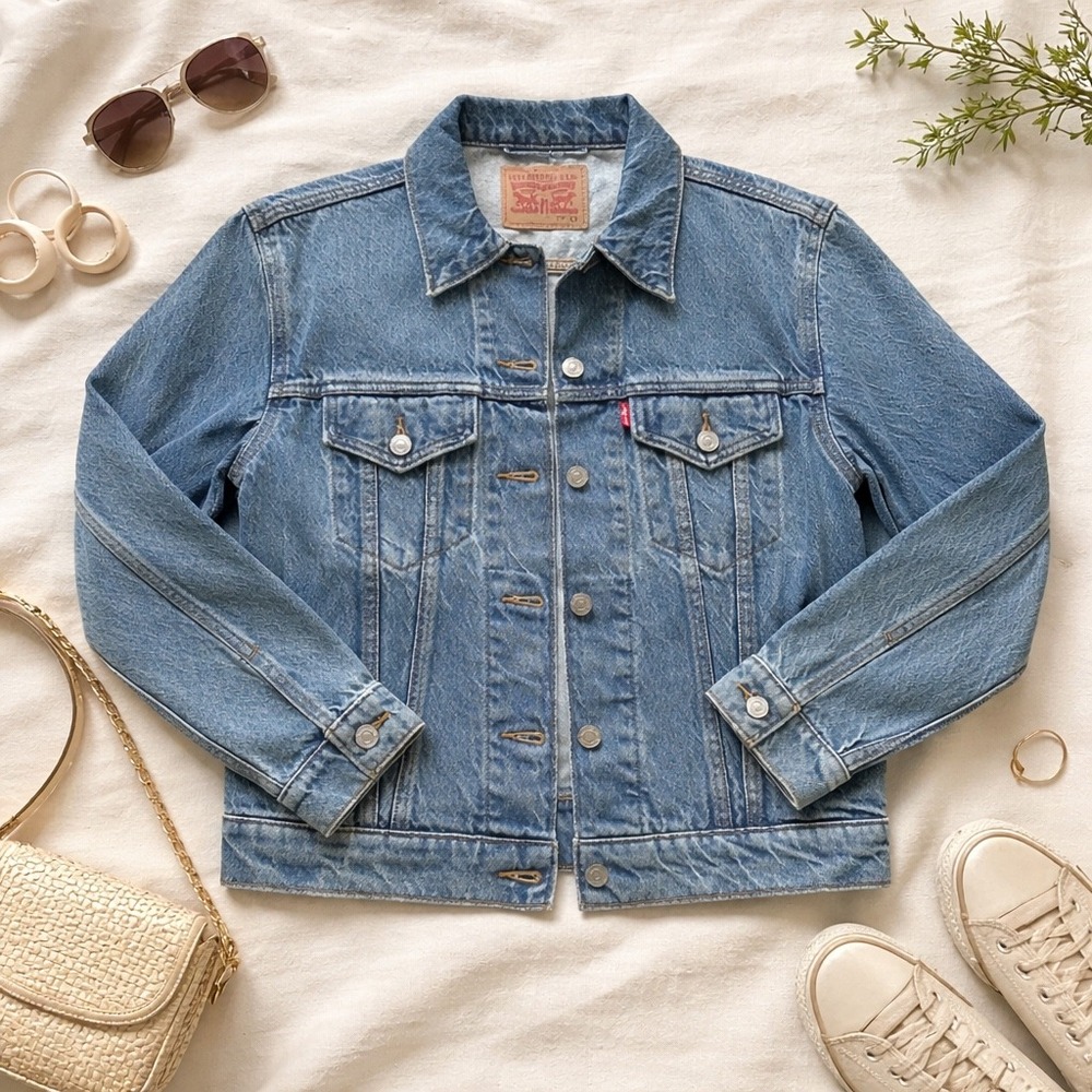 Levis Ex-Boyfriend Trucker Jacket Womens XS Blue Denim New With Tags 29944-0012